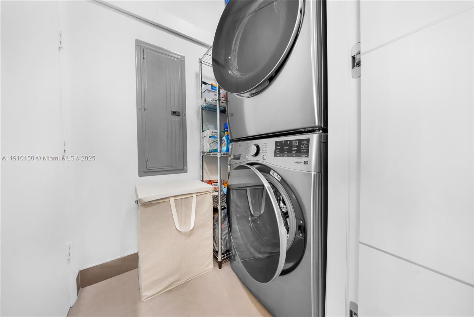 See details 707 2 / 3 2106 sq. ft. $ 2025-11-07 0 Photo