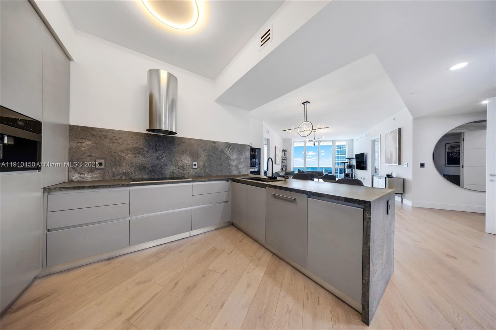 See details 707 2 / 3 2106 sq. ft. $ 2025-11-07 0 Photo