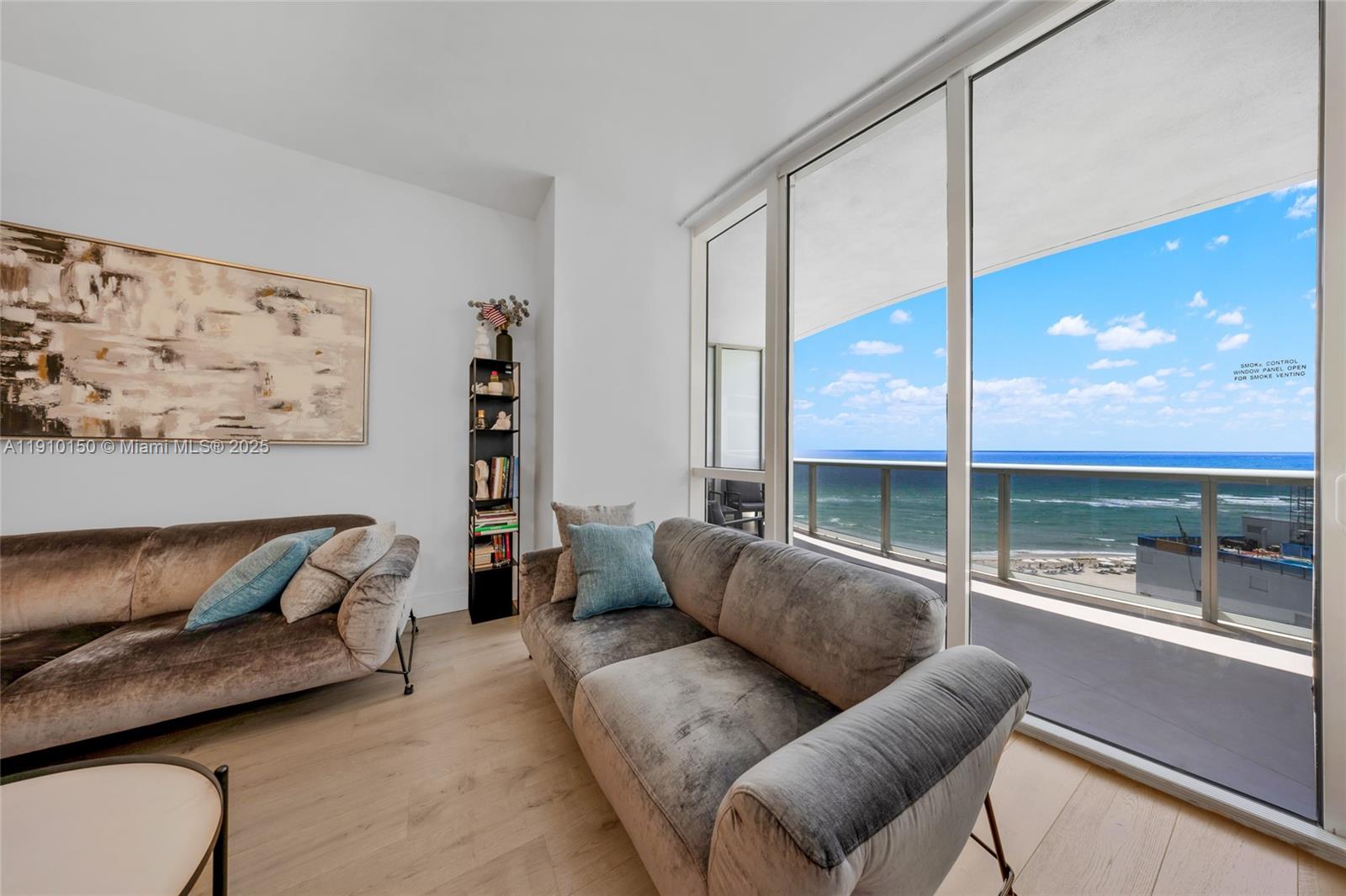 See details 707 2 / 3 2106 sq. ft. $ 2025-11-07 0 Photo