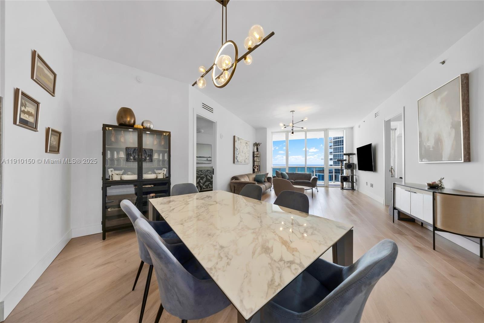 See details 707 2 / 3 2106 sq. ft. $ 2025-11-07 0 Photo