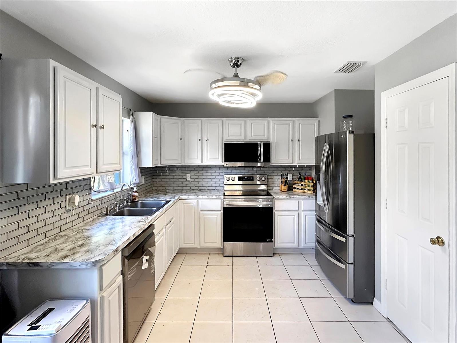 3043 3 / 2 1182 sq. ft. $ 2025-12-20 0 foto