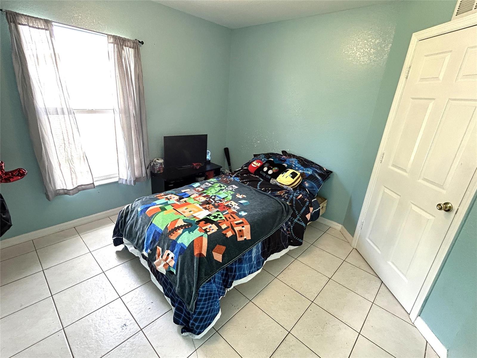 3043 3 / 2 1182 sq. ft. $ 2025-12-20 0 foto