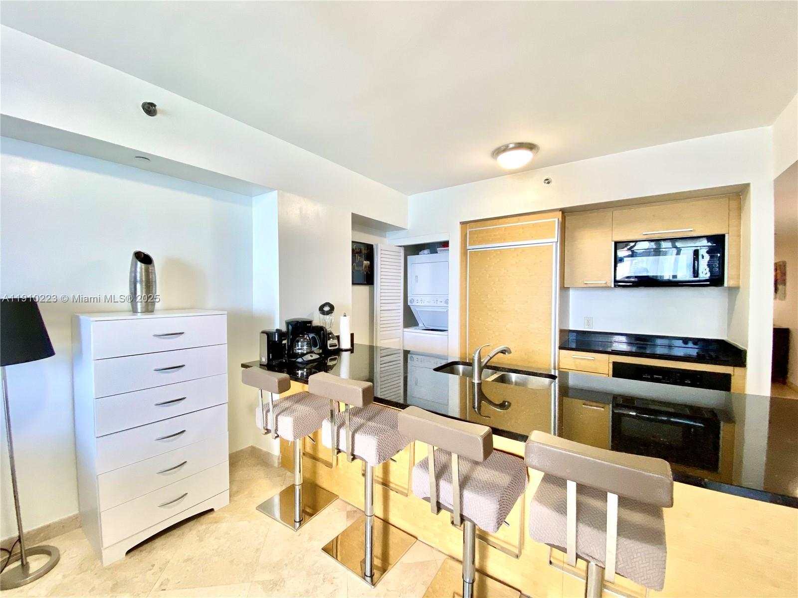 Ver detalles 3605 1 / 1 811 sq. ft. $ 2025-11-07 0 foto