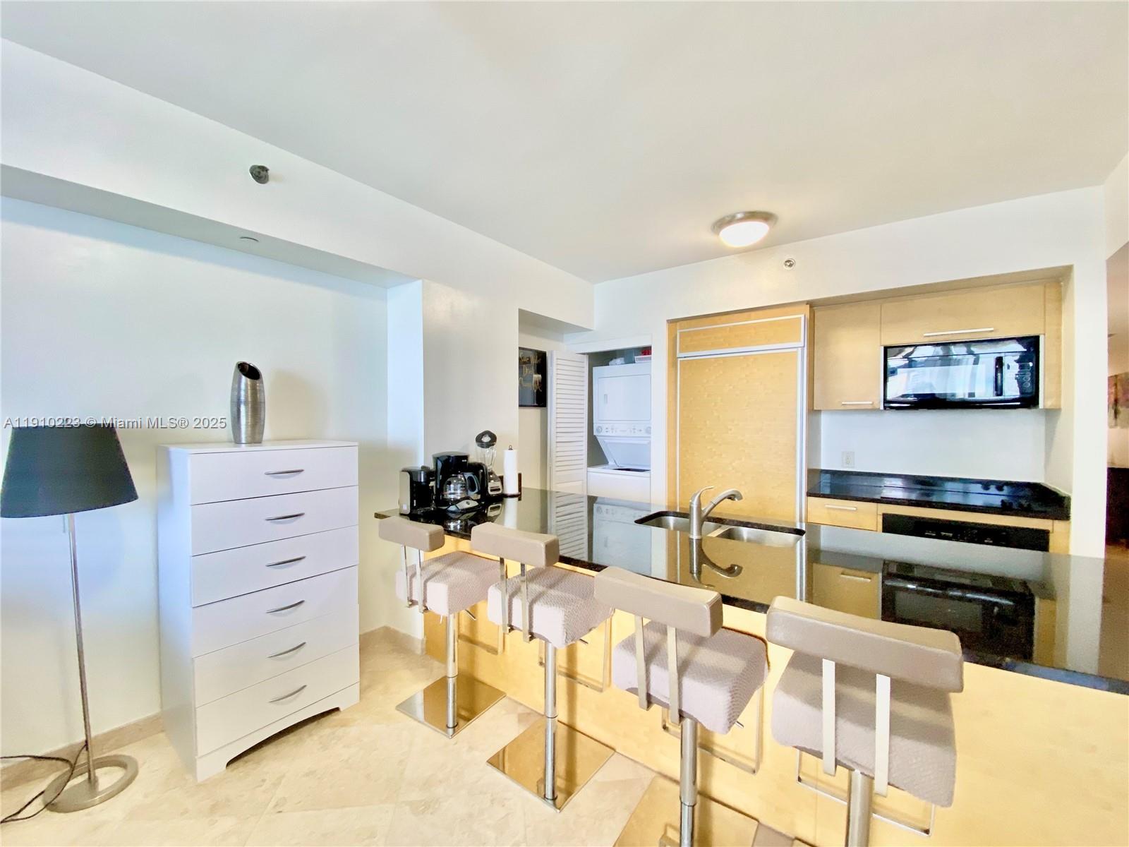 Ver detalles 3605 1 / 1 811 sq. ft. $ 2025-11-07 0 foto