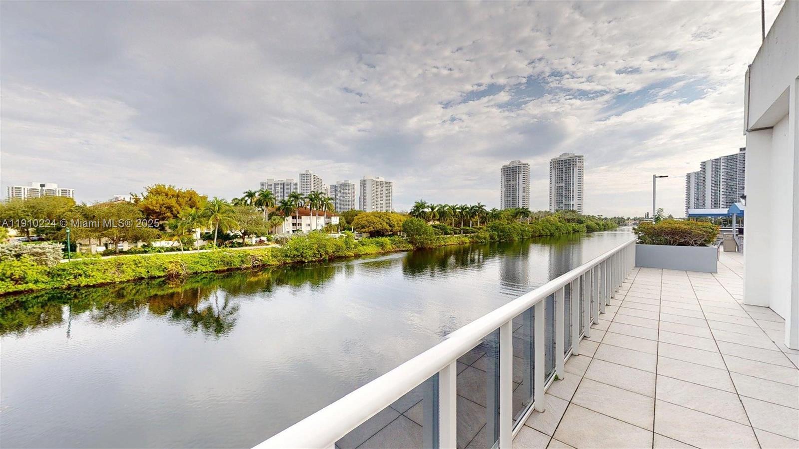 Photo of 3675 Country Club Dr #1610, Aventura, Florida, 33180 - BBQ Areal