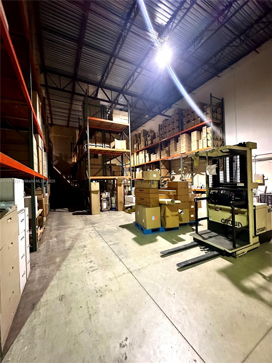 Подробнее 4 / кв.футов $ 2025-11-07 0 Фото