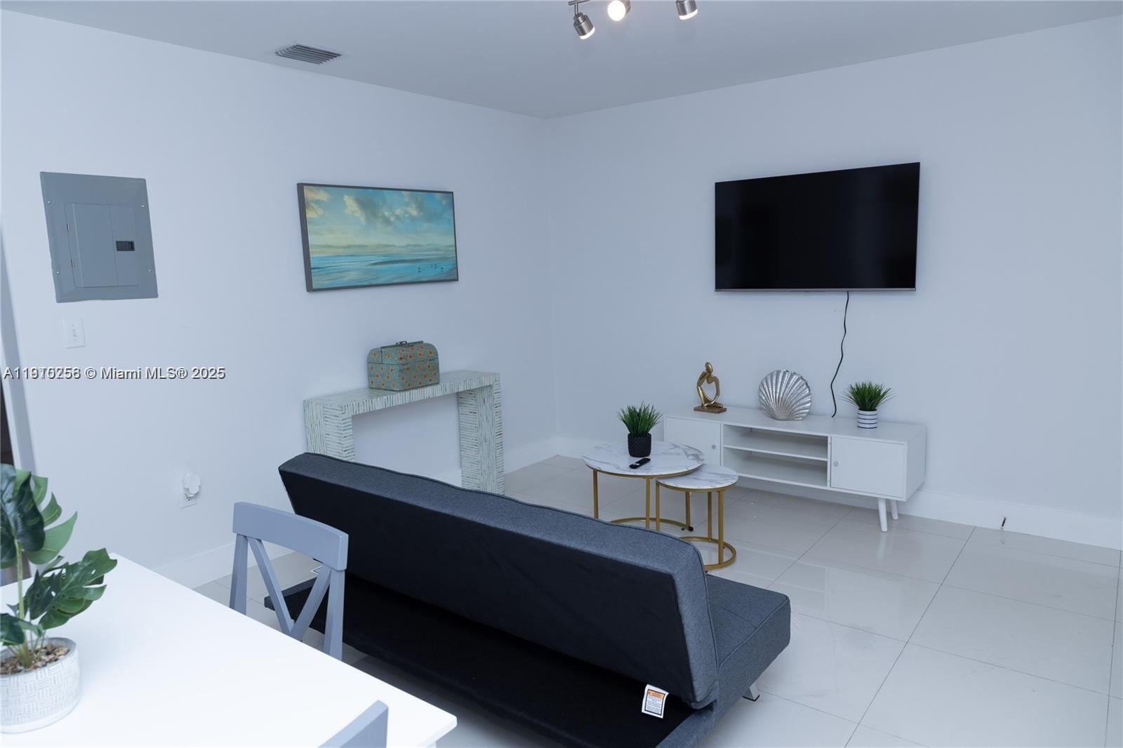 Подробнее / кв.футов $ 2025-11-07 0 Фото