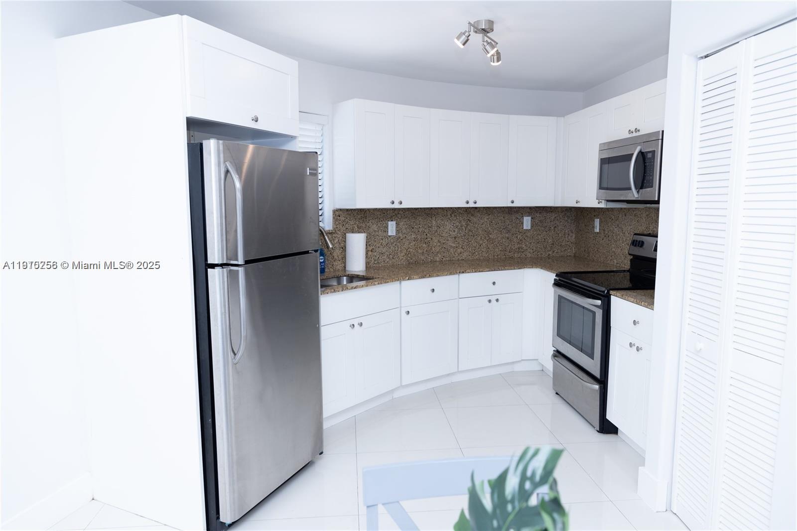 Подробнее / кв.футов $ 2025-11-07 0 Фото