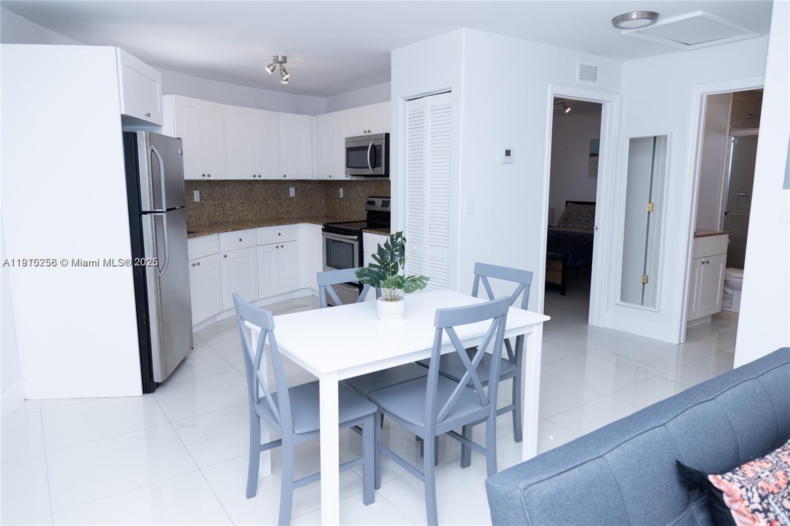 Подробнее / кв.футов $ 2025-11-07 0 Фото