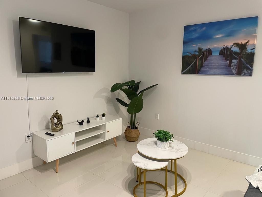 Подробнее / кв.футов $ 2025-11-07 0 Фото