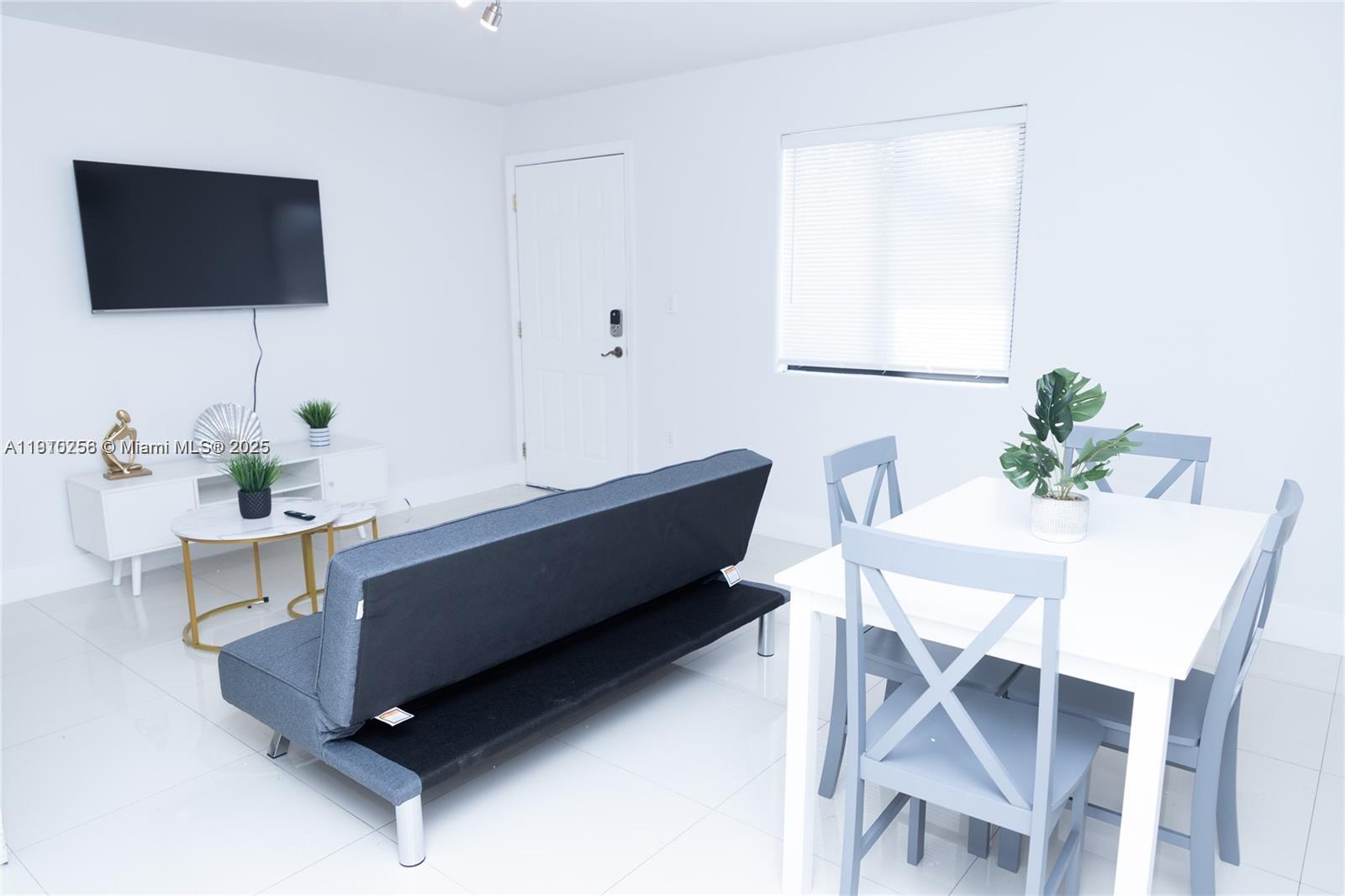 Подробнее / кв.футов $ 2025-11-07 0 Фото