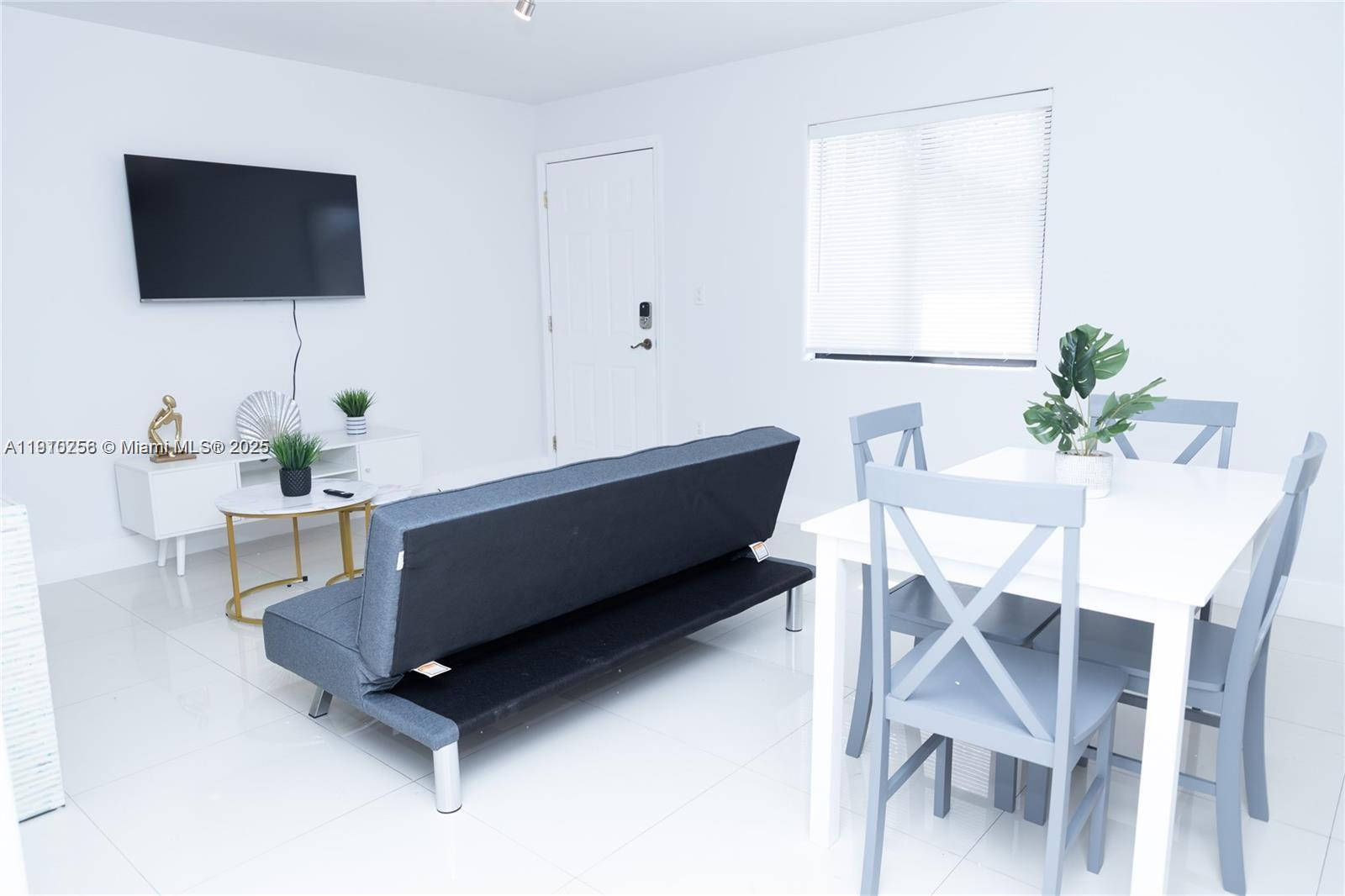 Подробнее / кв.футов $ 2025-11-07 0 Фото