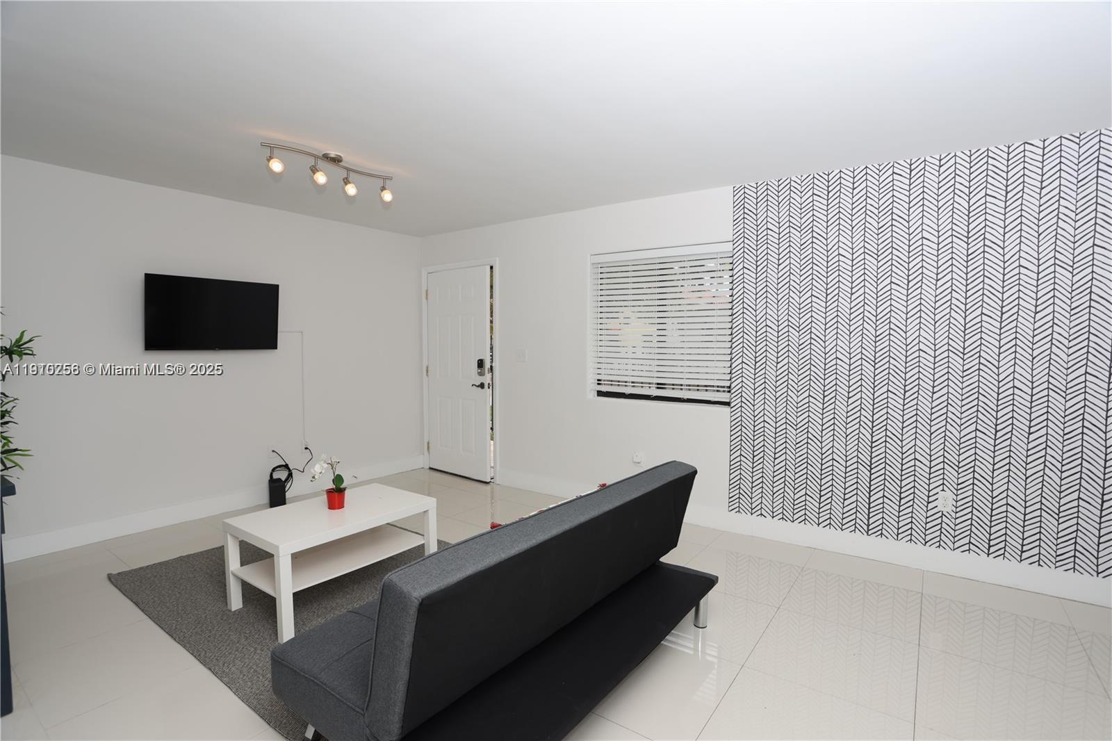 Подробнее / кв.футов $ 2025-11-07 0 Фото