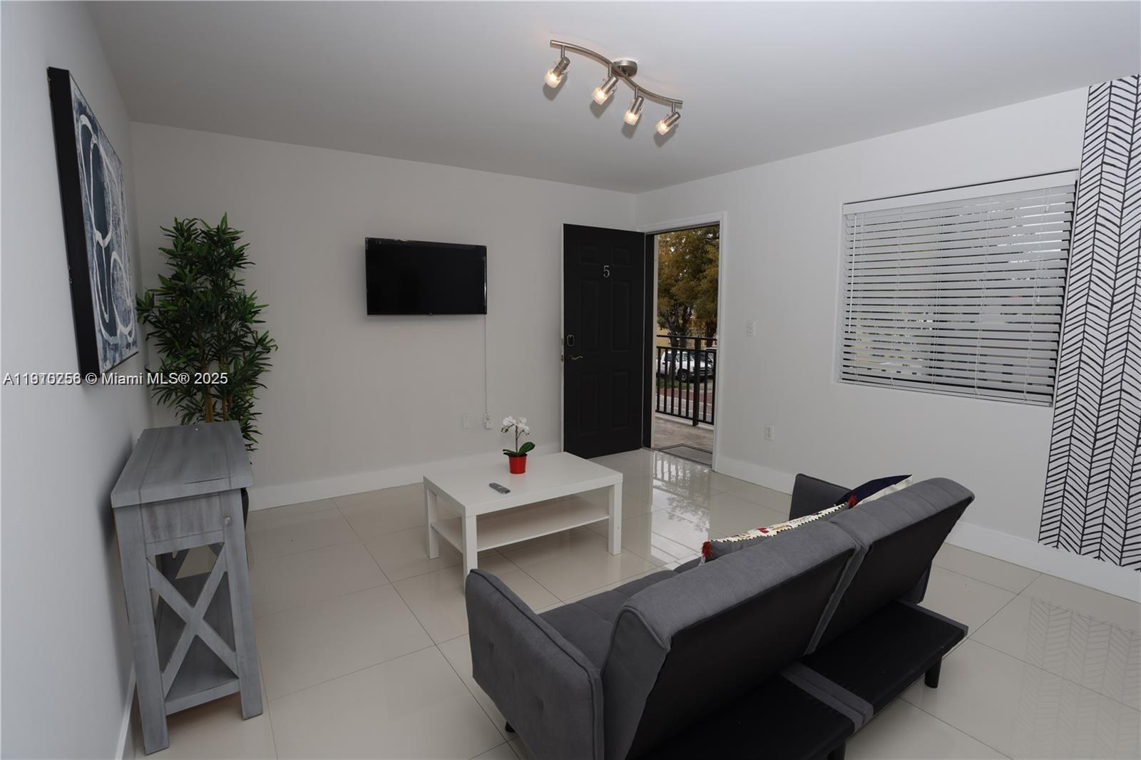 Подробнее / кв.футов $ 2025-11-07 0 Фото