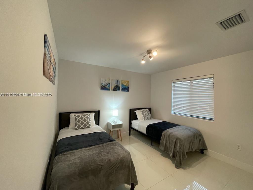 Подробнее / кв.футов $ 2025-11-07 0 Фото