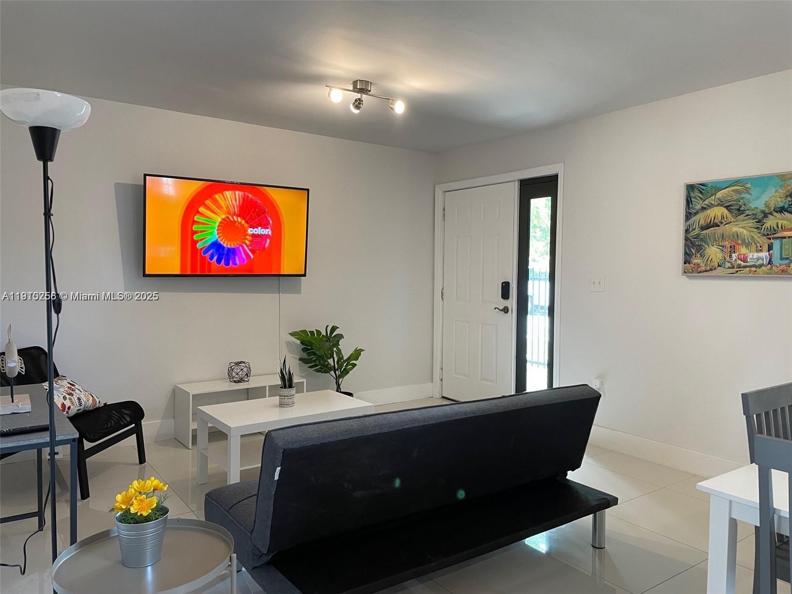 Подробнее / кв.футов $ 2025-11-07 0 Фото