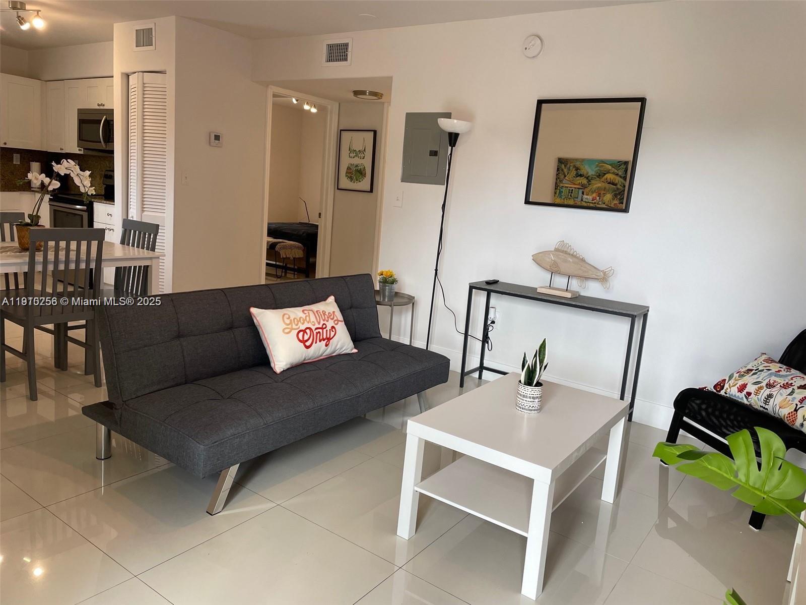 Подробнее / кв.футов $ 2025-11-07 0 Фото