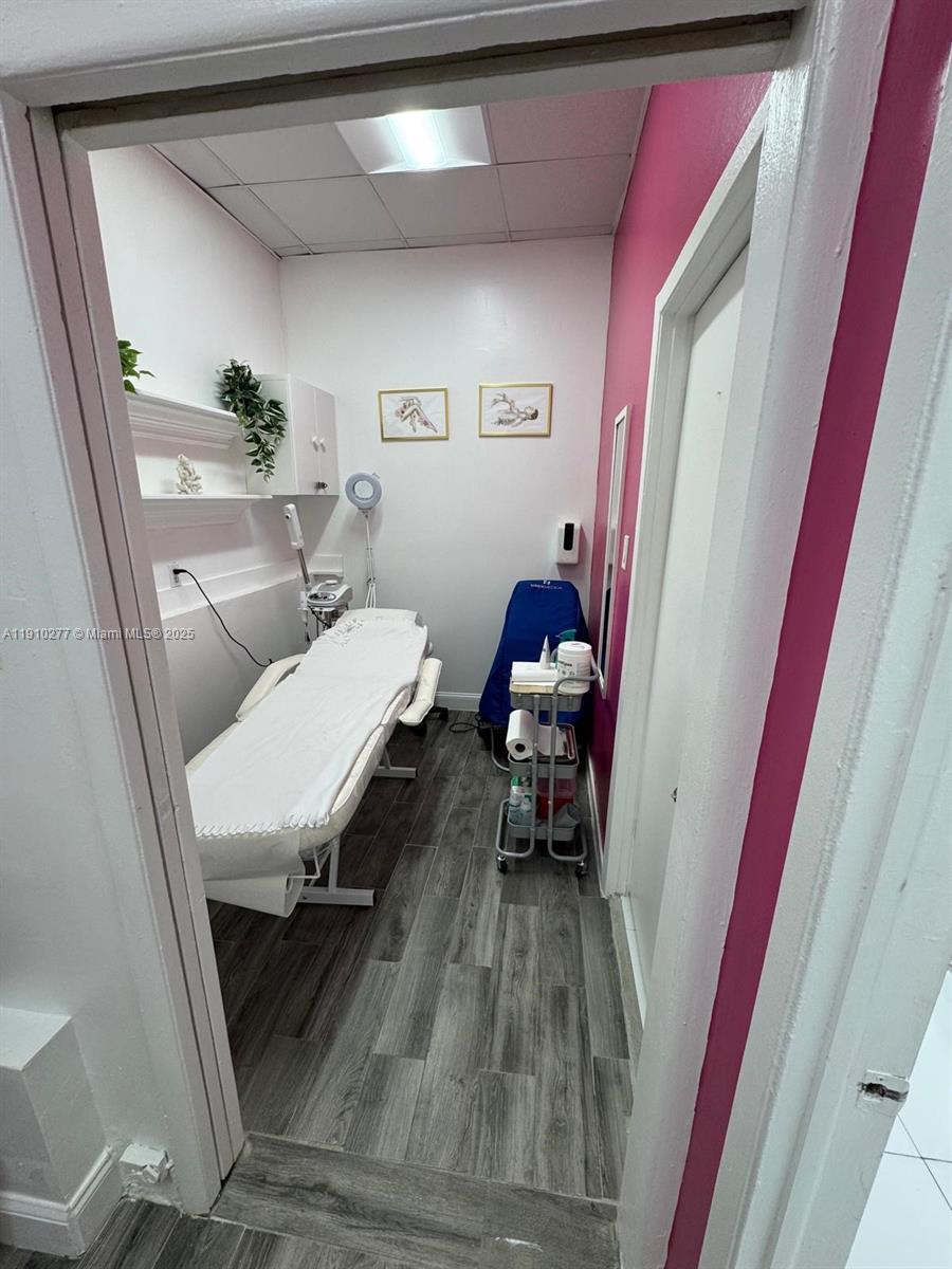   /   sq. ft. $ 2025-11-07 0 Photo