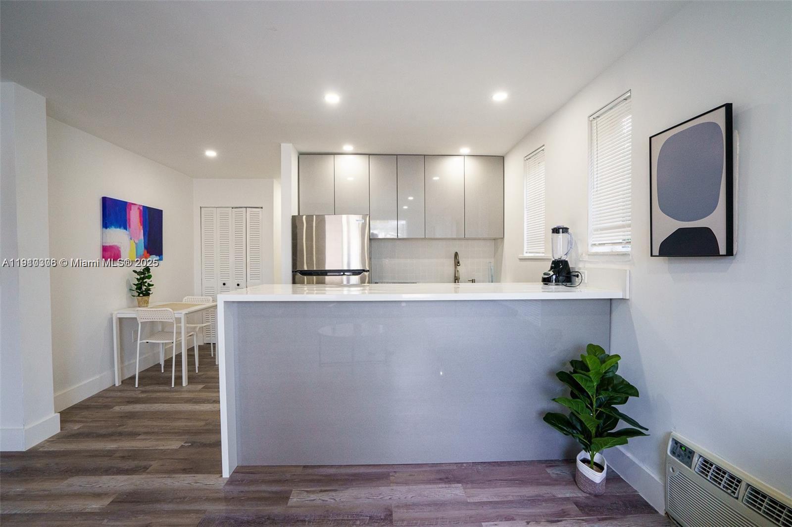   /   sq. ft. $ 2025-11-07 0 Photo