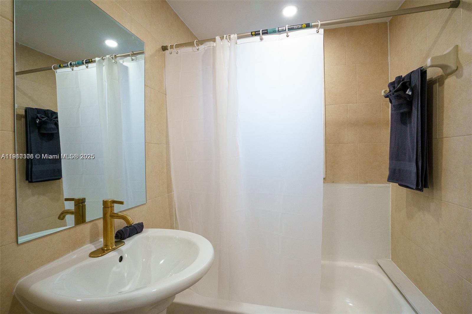   /   sq. ft. $ 2025-11-07 0 Photo