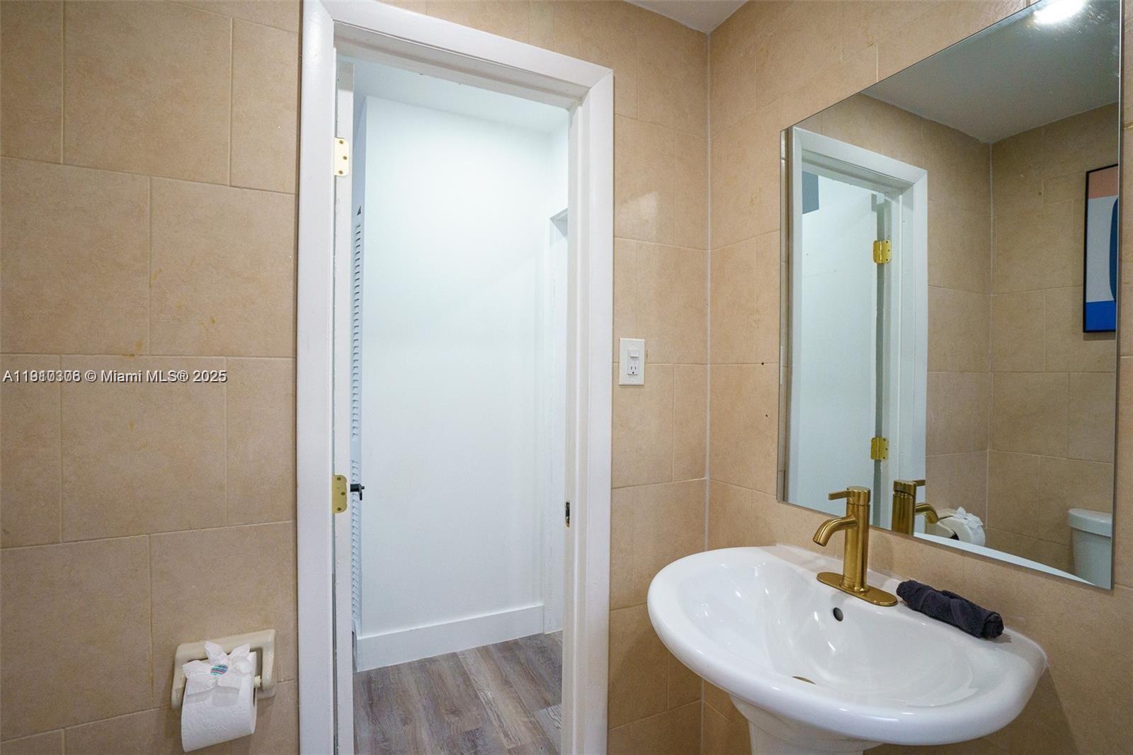   /   sq. ft. $ 2025-11-07 0 Photo