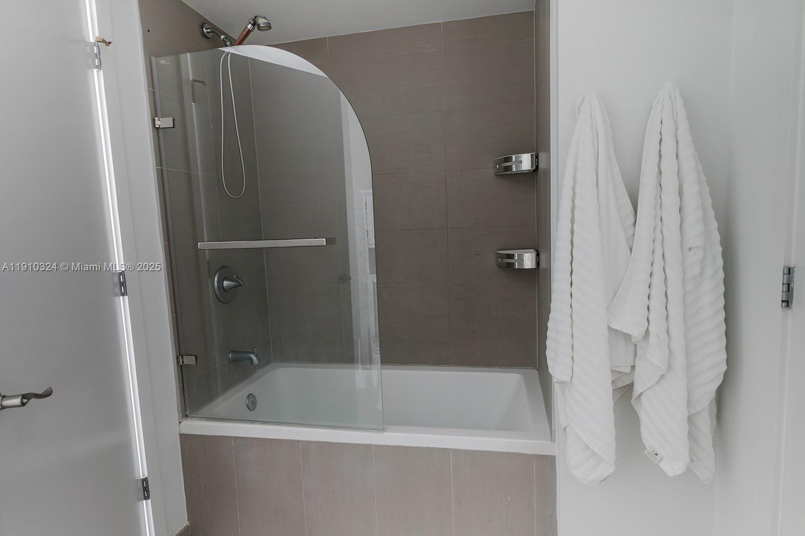 Photo of 1080 Brickell Ave  #3309, Miami, Florida, 33131 - 2nd bathroom