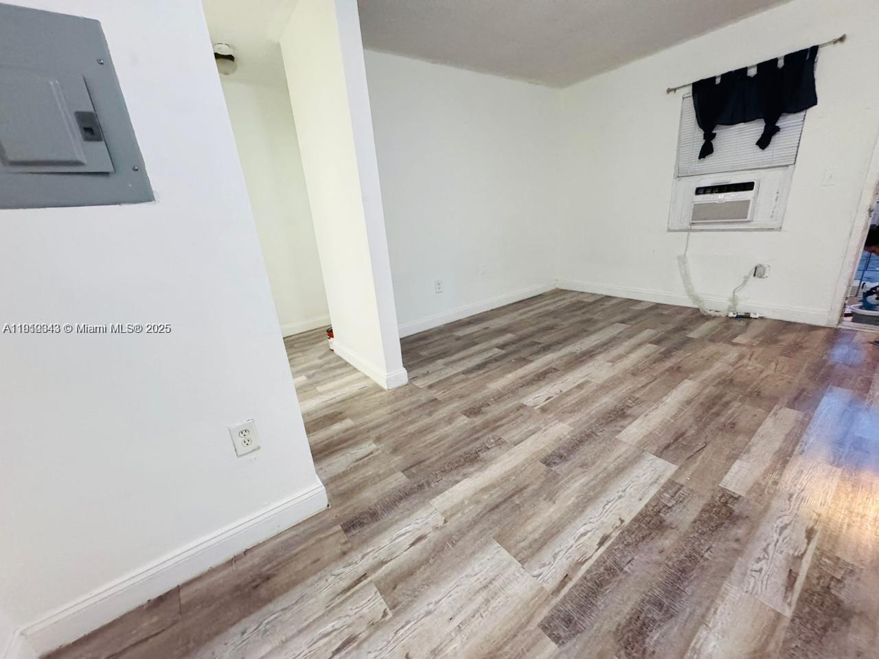 See details / sq. ft. $ 2025-11-07 0 Photo