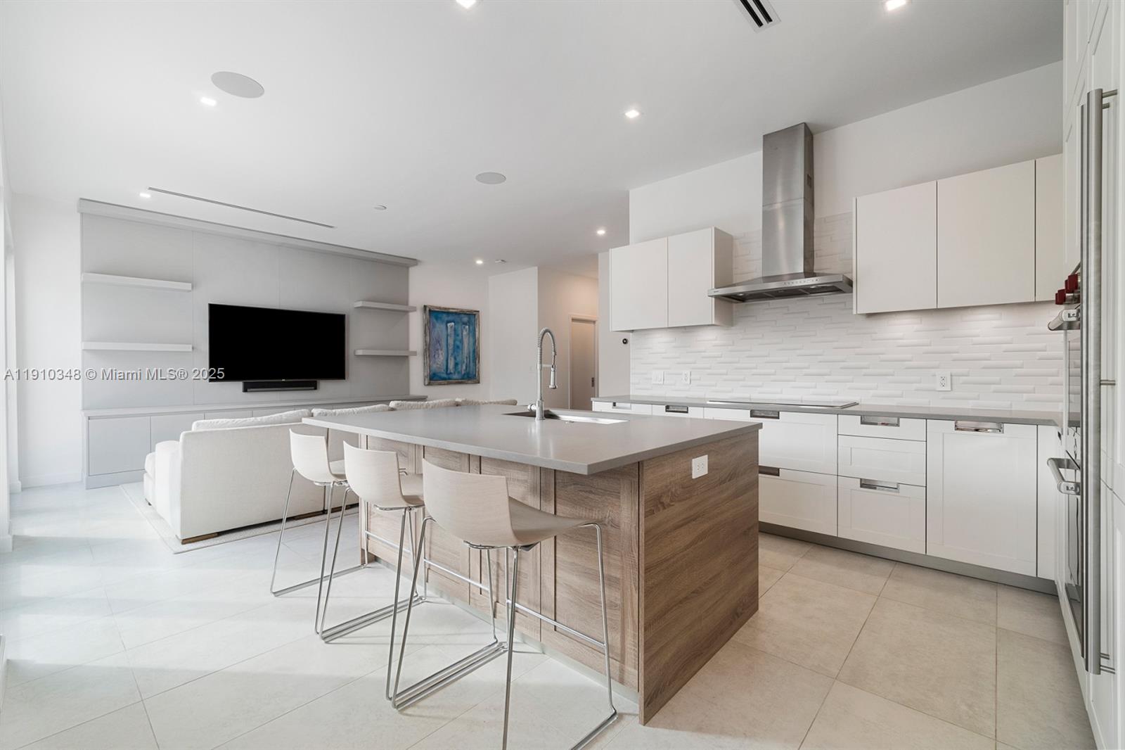 Photo of 19941 36th Pl (19941), Aventura, Florida, 33180 -