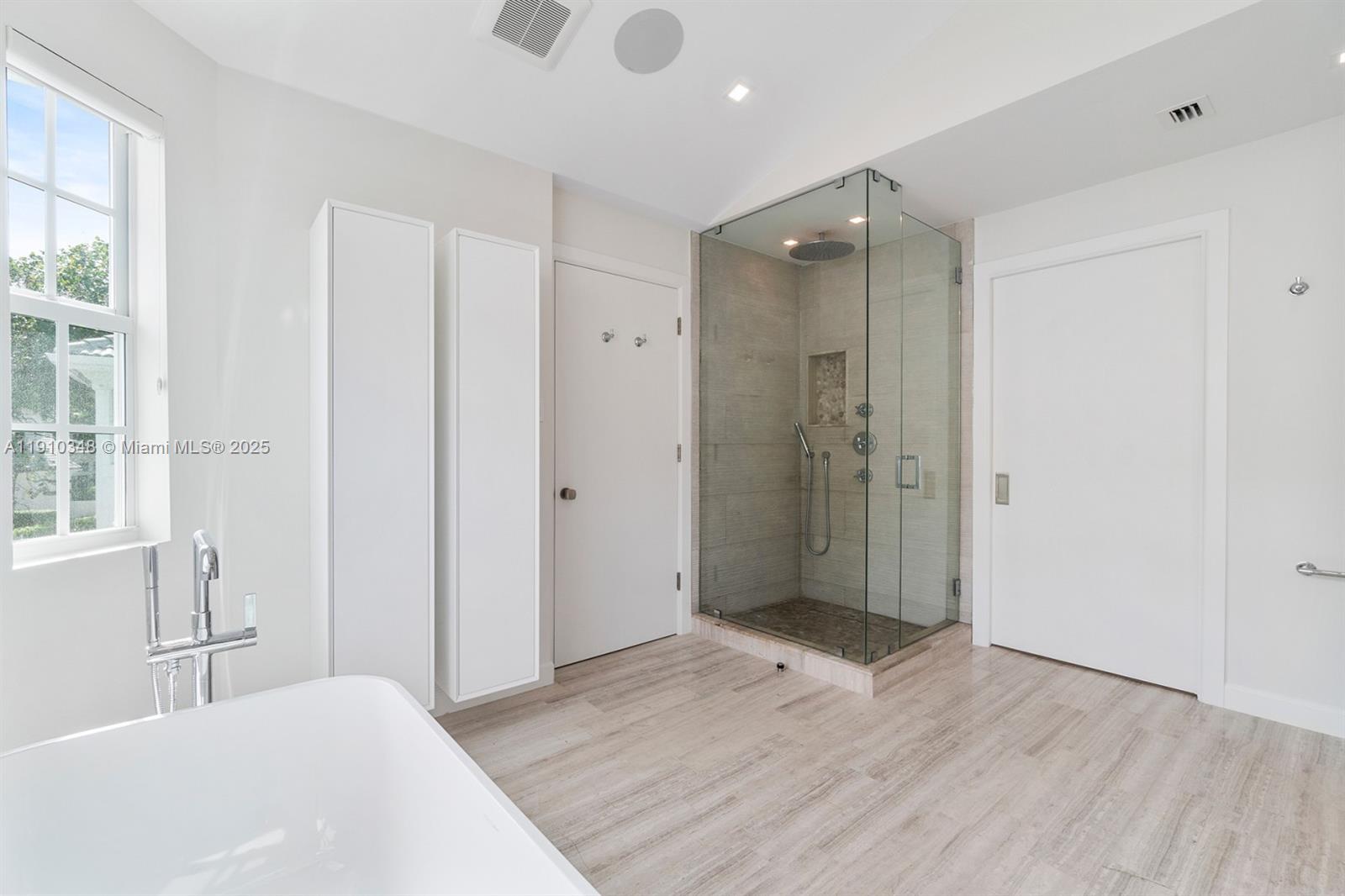 Photo of 19941 36th Pl (19941), Aventura, Florida, 33180 -