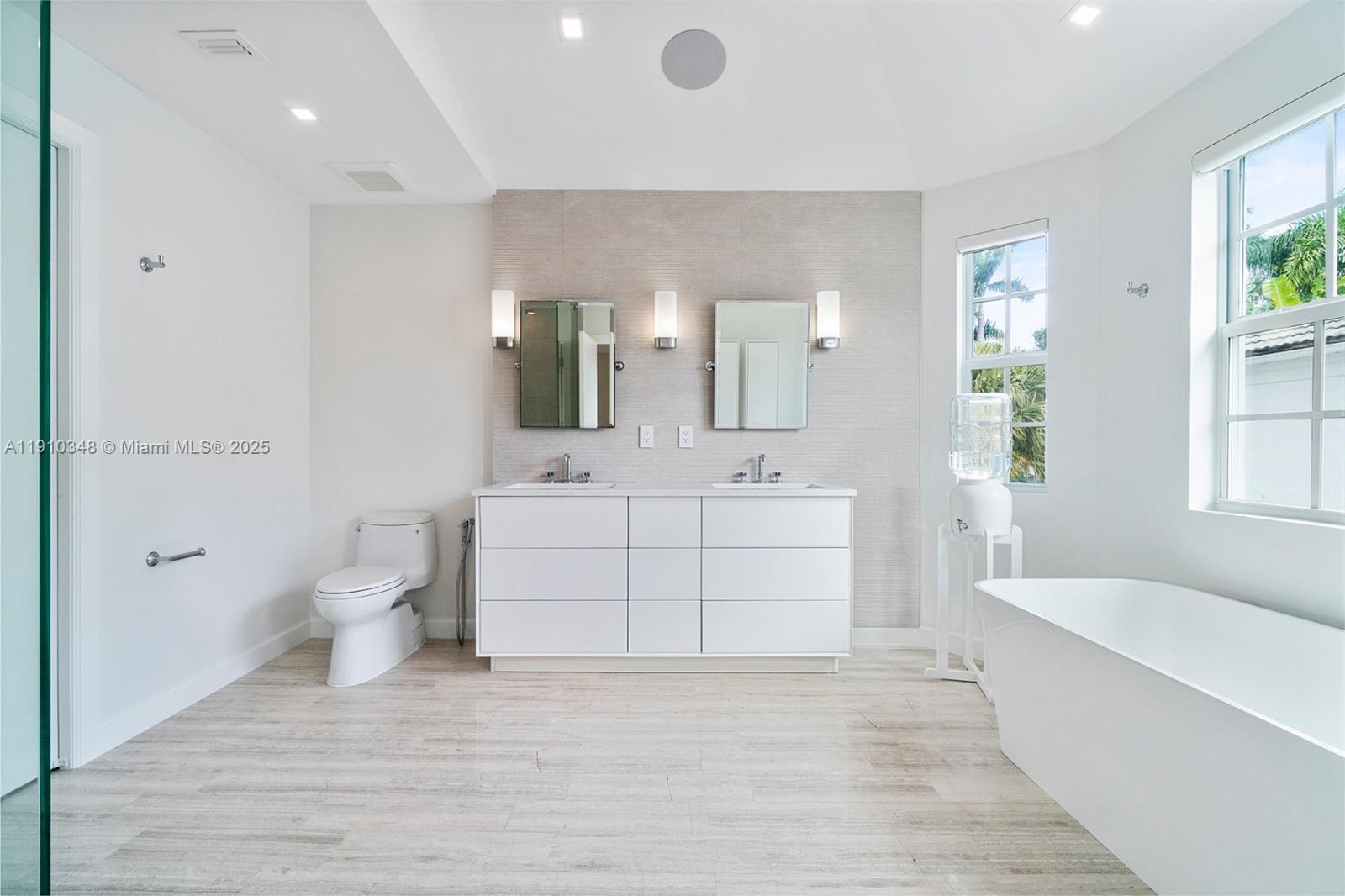 Photo of 19941 36th Pl (19941), Aventura, Florida, 33180 -