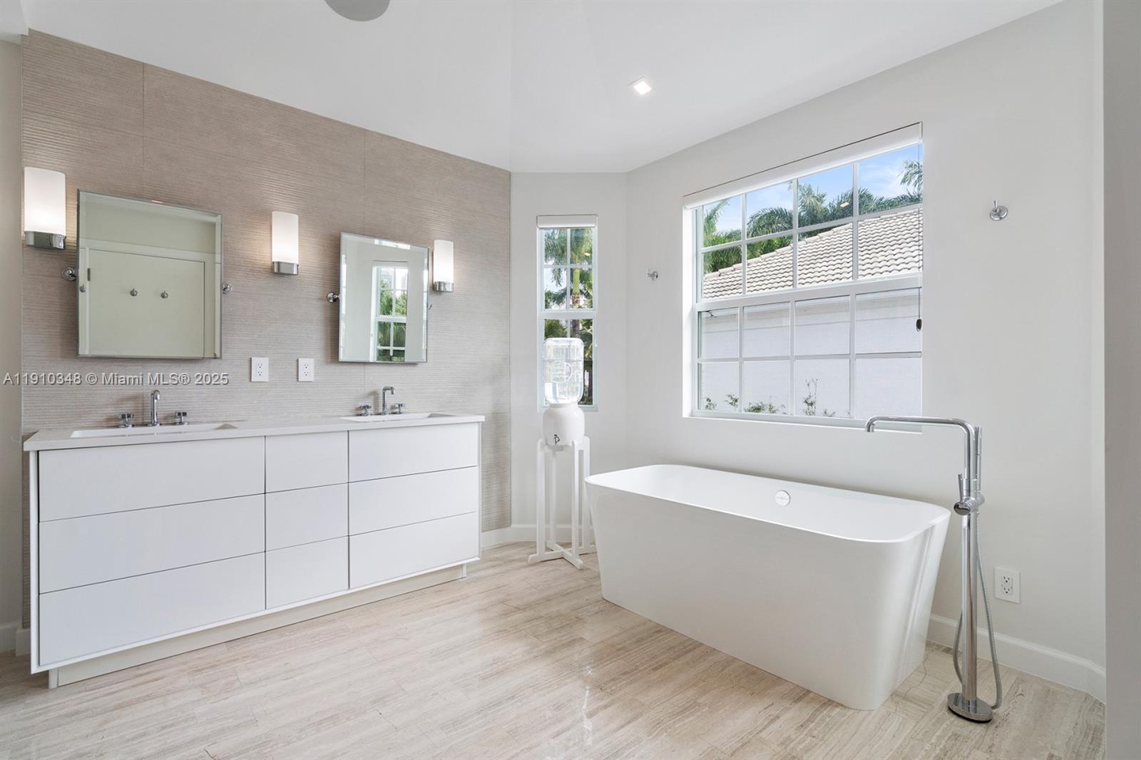 Photo of 19941 36th Pl (19941), Aventura, Florida, 33180 -