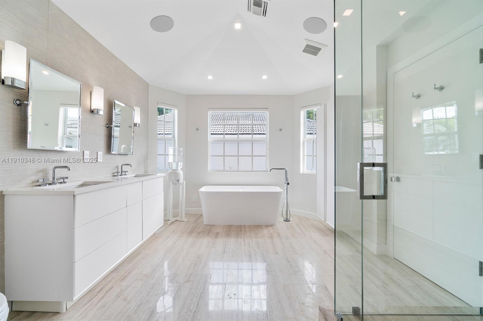 Photo of 19941 36th Pl (19941), Aventura, Florida, 33180 -