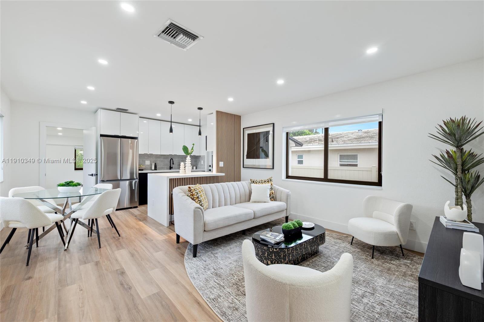 Подробнее / 1241 кв.футов $ 2025-11-07 0 Фото