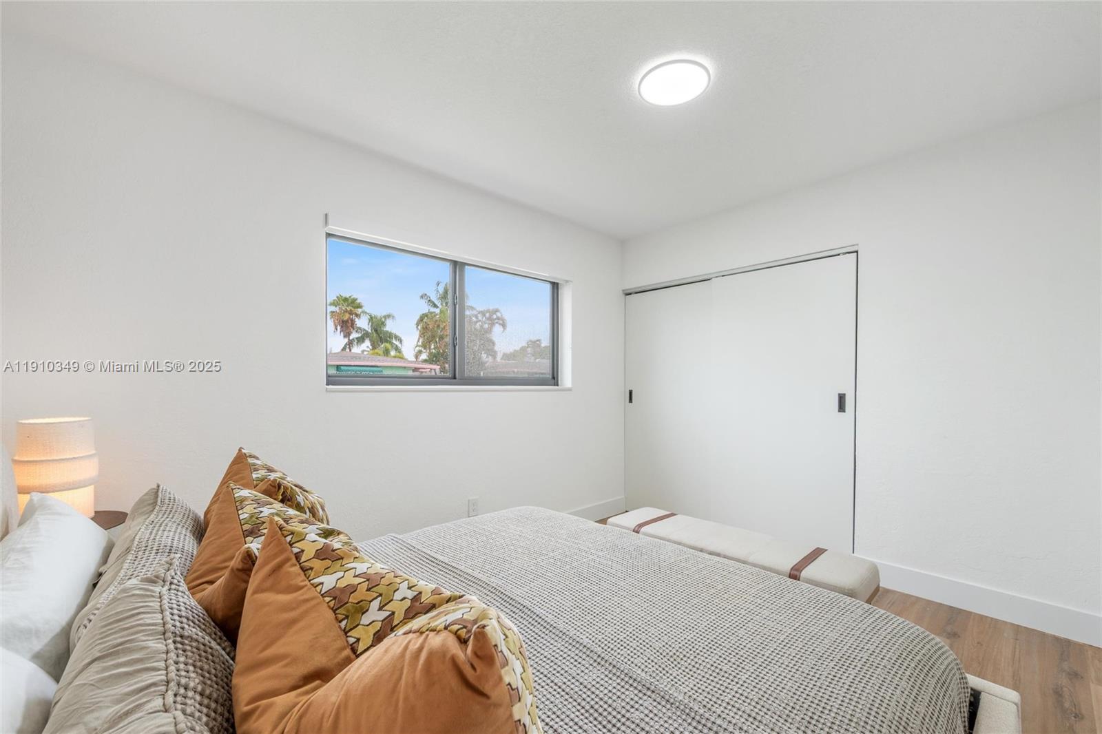 Подробнее / 1241 кв.футов $ 2025-11-07 0 Фото