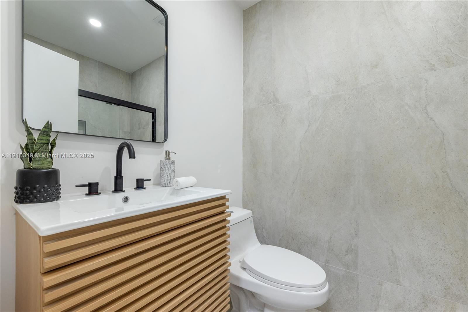 Подробнее / 1241 кв.футов $ 2025-11-07 0 Фото