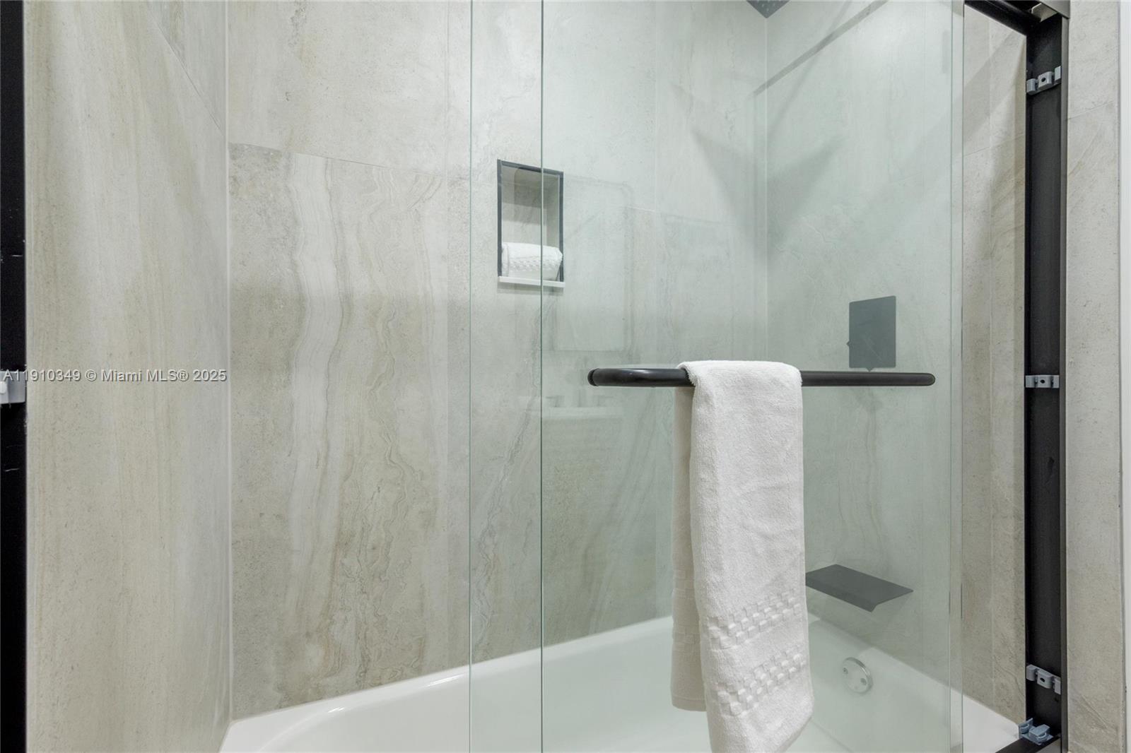 Подробнее / 1241 кв.футов $ 2025-11-07 0 Фото