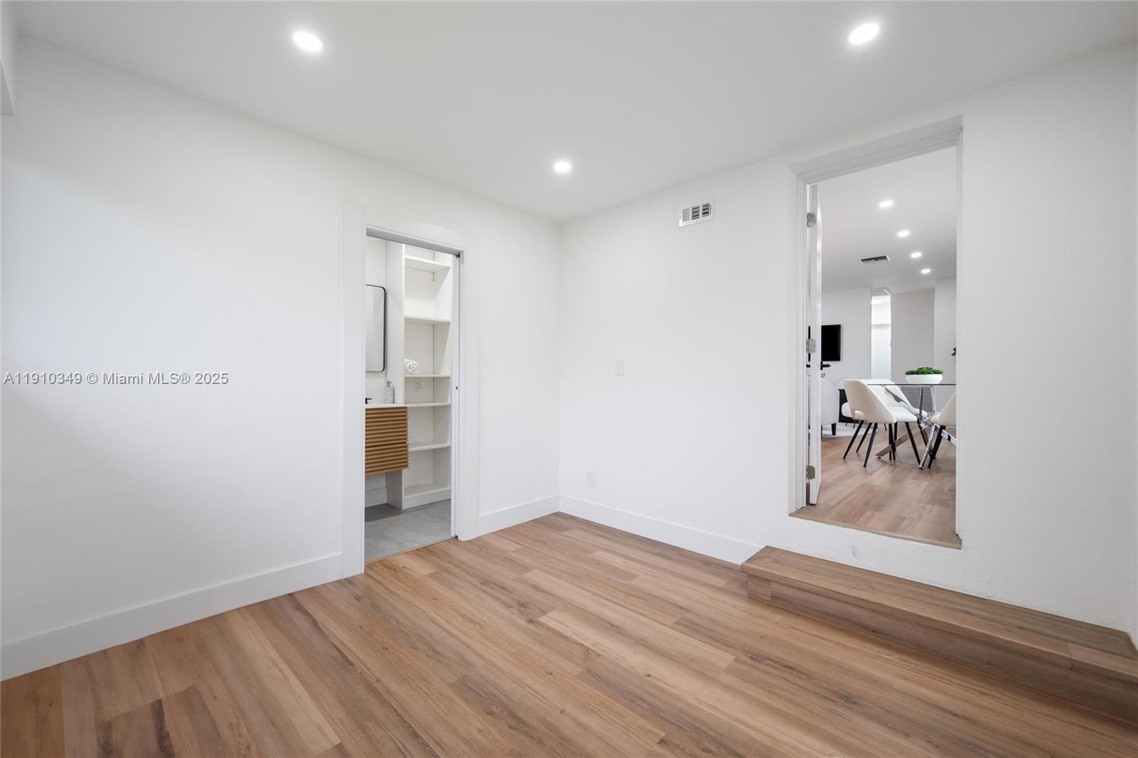 Подробнее / 1241 кв.футов $ 2025-11-07 0 Фото