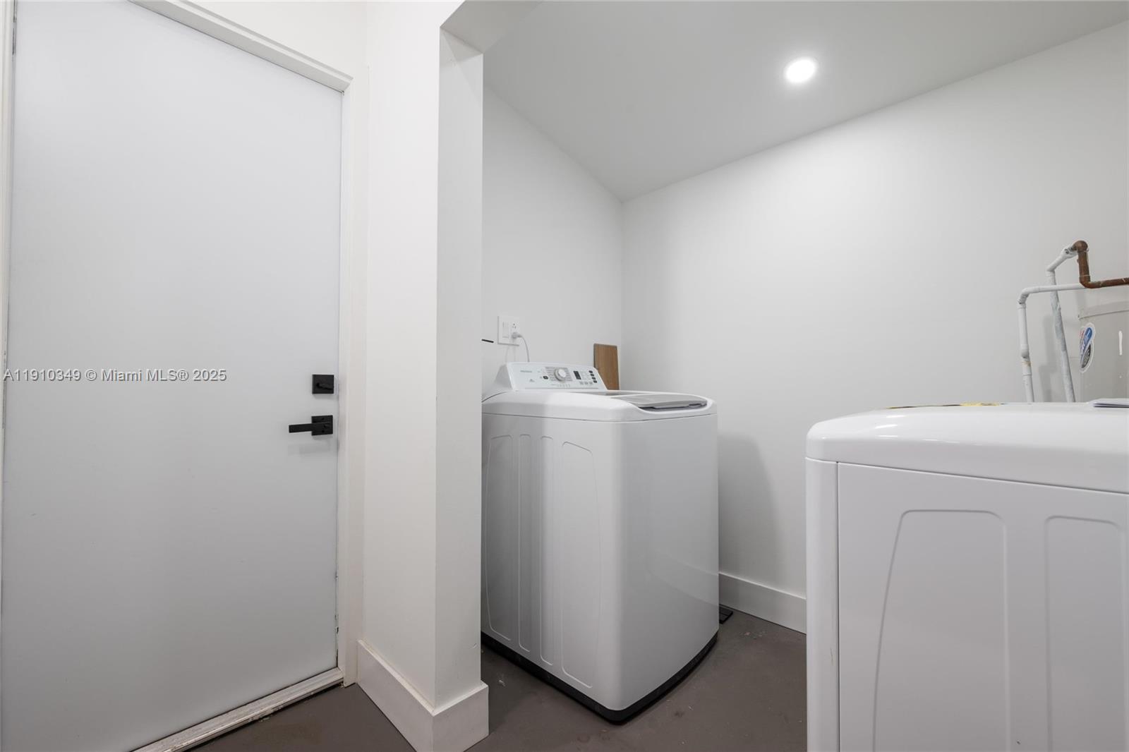 Подробнее / 1241 кв.футов $ 2025-11-07 0 Фото