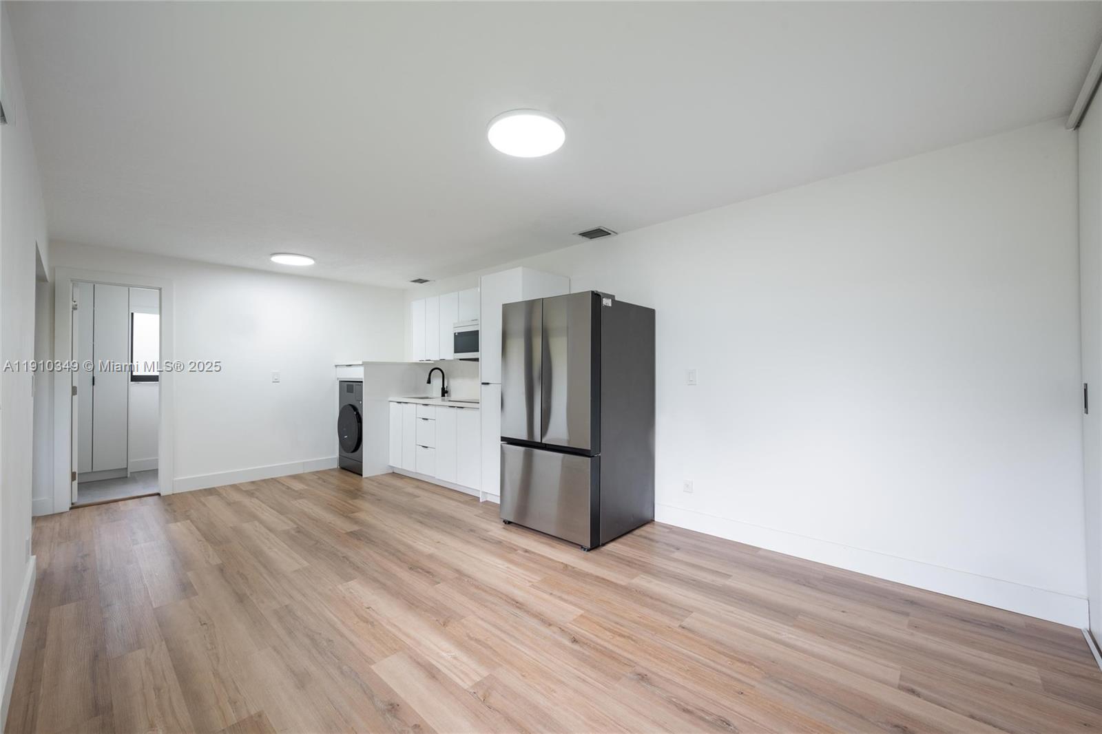 Подробнее / 1241 кв.футов $ 2025-11-07 0 Фото