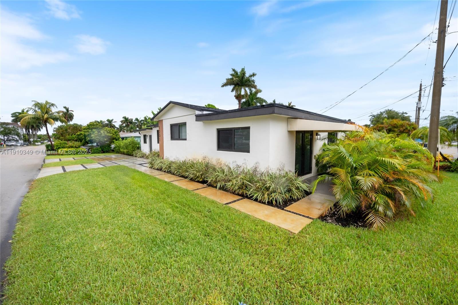 Подробнее / 1241 кв.футов $ 2025-11-07 0 Фото