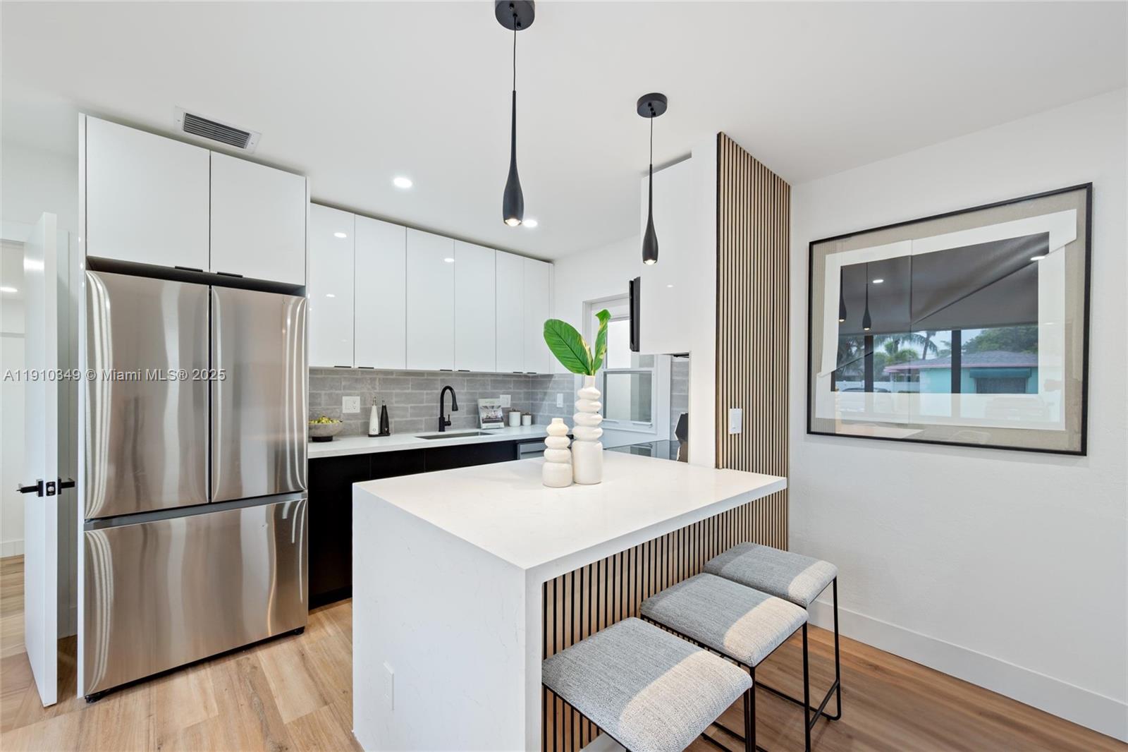 Подробнее / 1241 кв.футов $ 2025-11-07 0 Фото