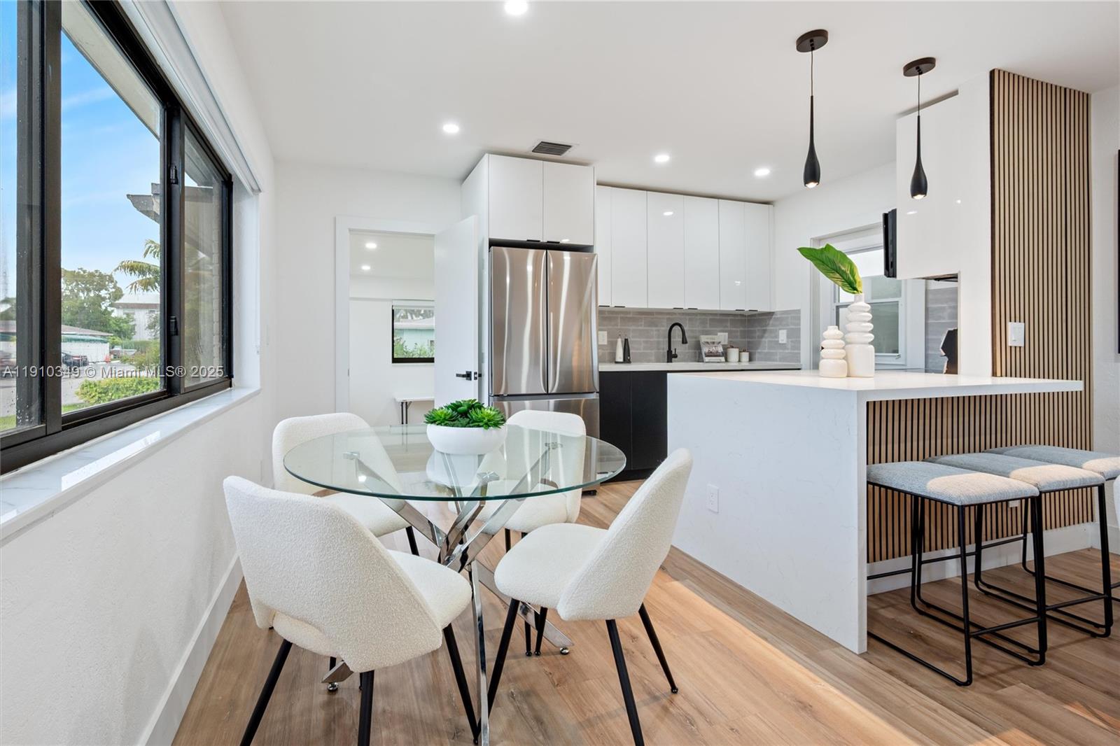 Подробнее / 1241 кв.футов $ 2025-11-07 0 Фото