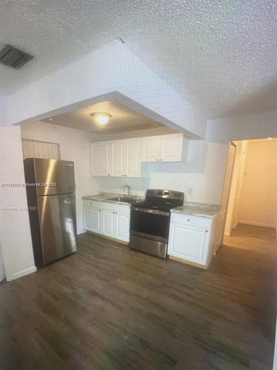 See details / sq. ft. $ 2025-11-07 0 Photo