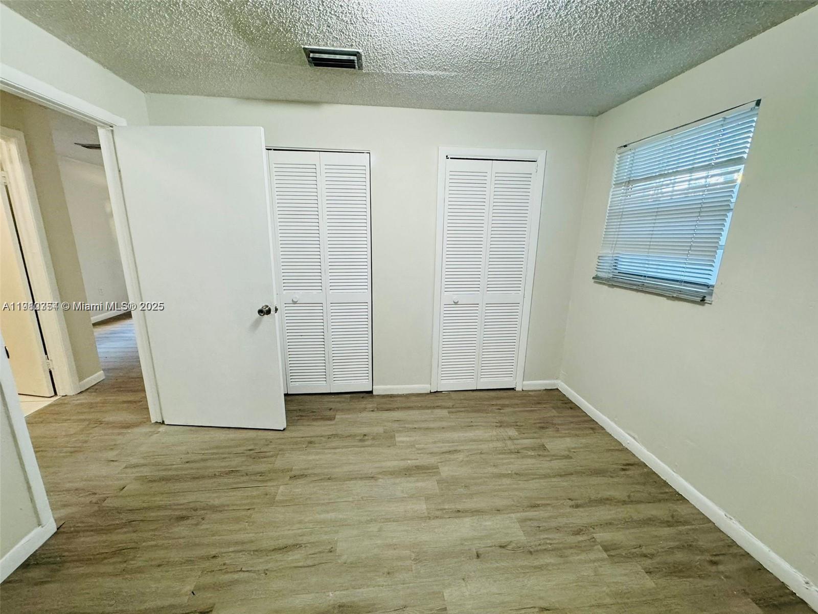 See details / sq. ft. $ 2025-11-07 0 Photo