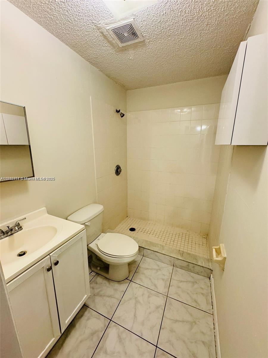 See details / sq. ft. $ 2025-11-07 0 Photo