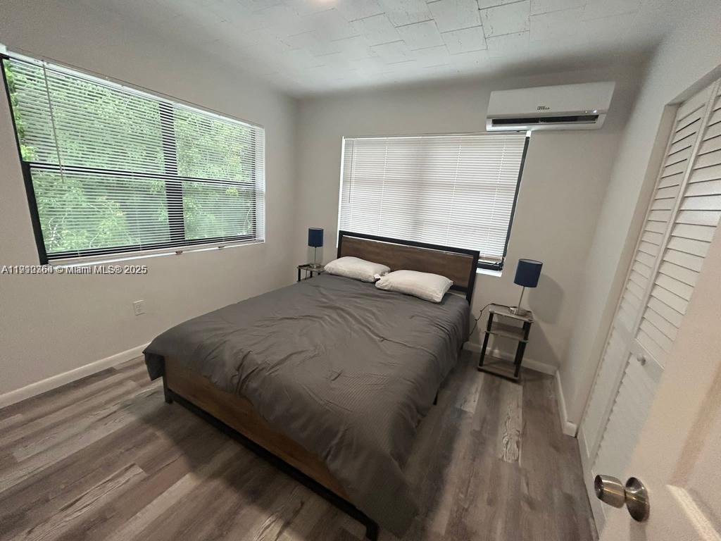 See details / sq. ft. $ 2025-11-07 0 Photo