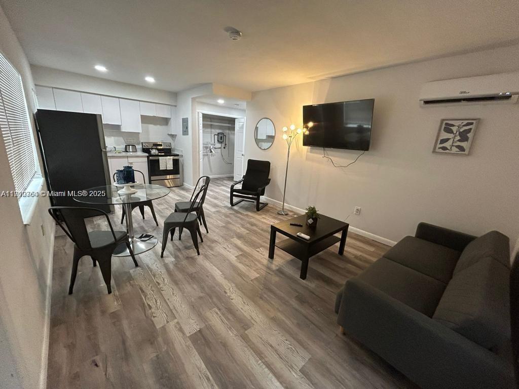 See details / sq. ft. $ 2025-11-07 0 Photo