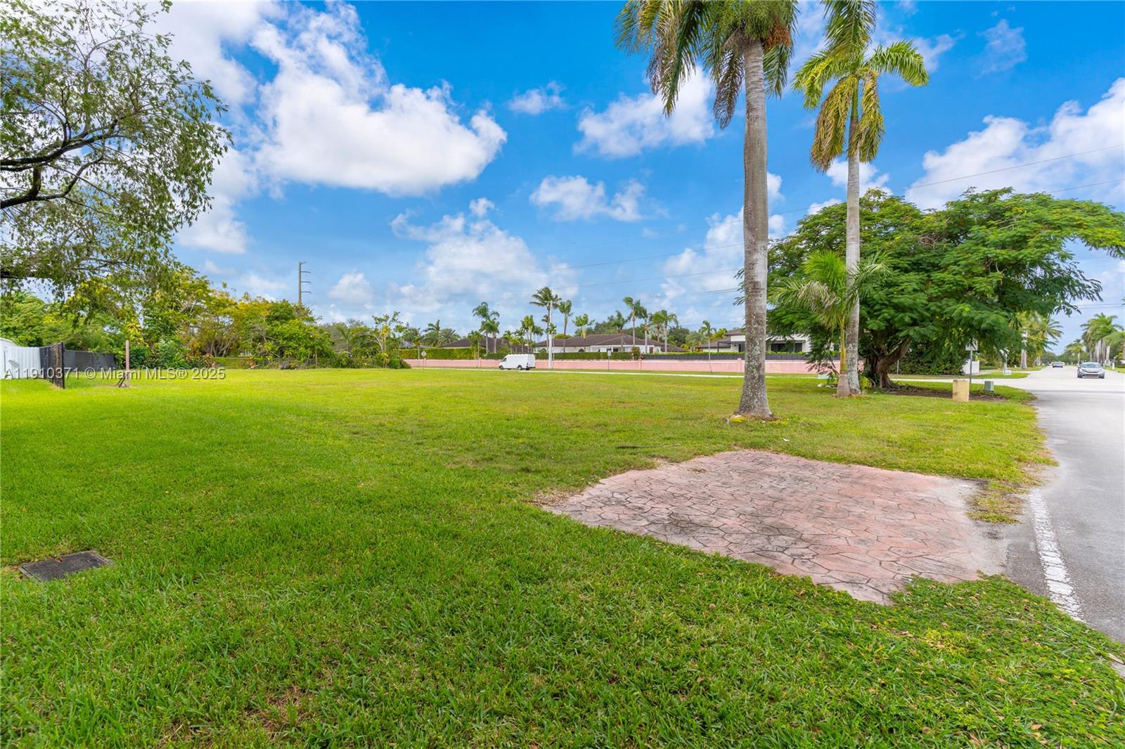 See details / sq. ft. $ 2025-11-07 0 Photo