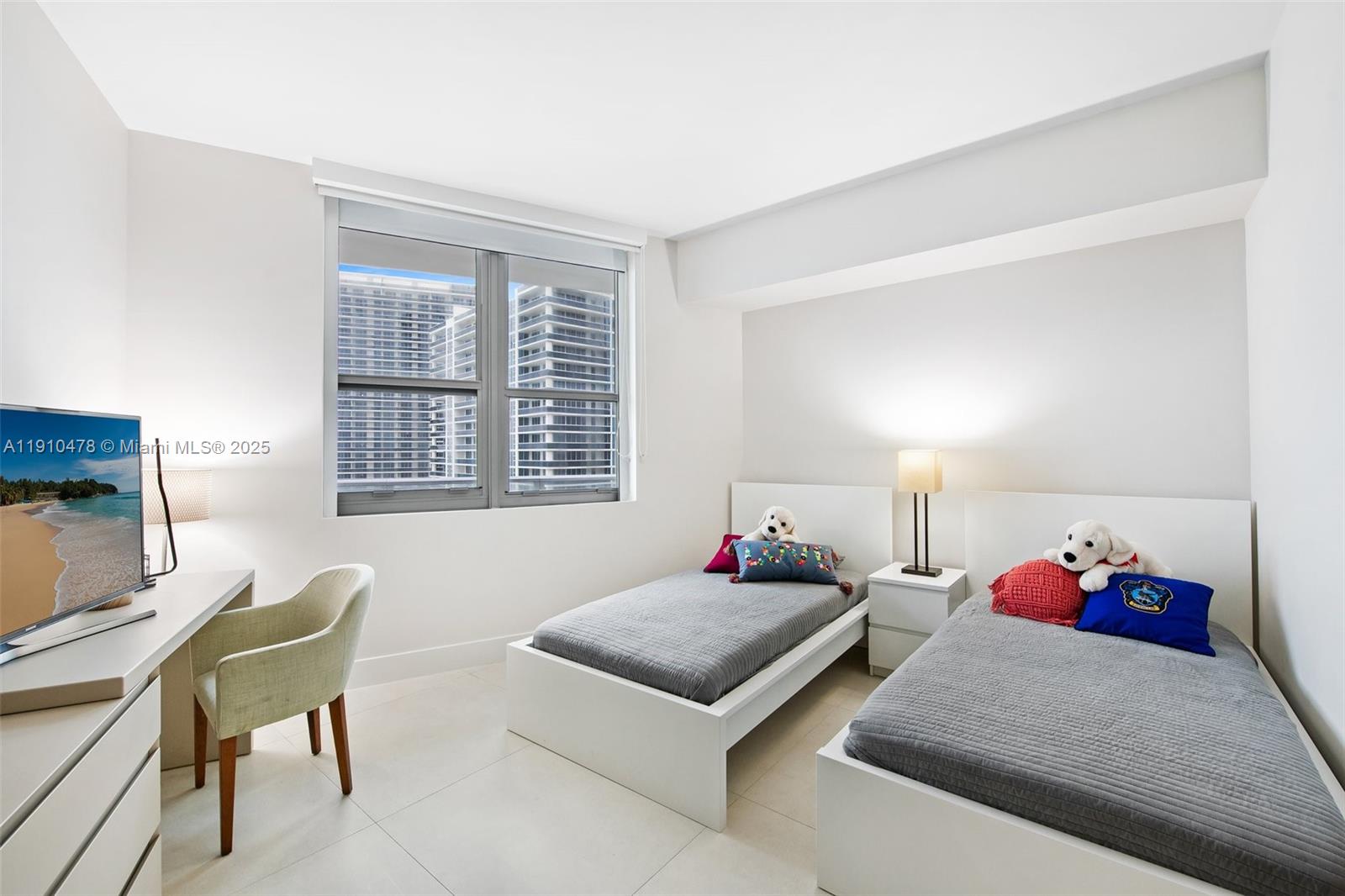 Подробнее 3001 3 / 3 1752 кв.футов $ 2025-11-07 0 Фото