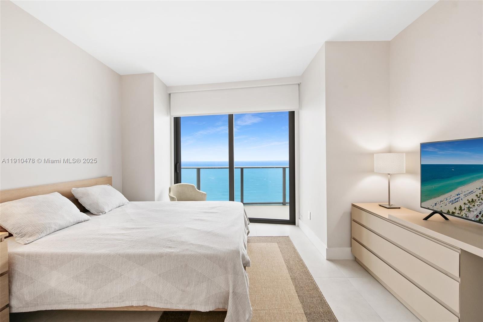 Подробнее 3001 3 / 3 1752 кв.футов $ 2025-11-07 0 Фото